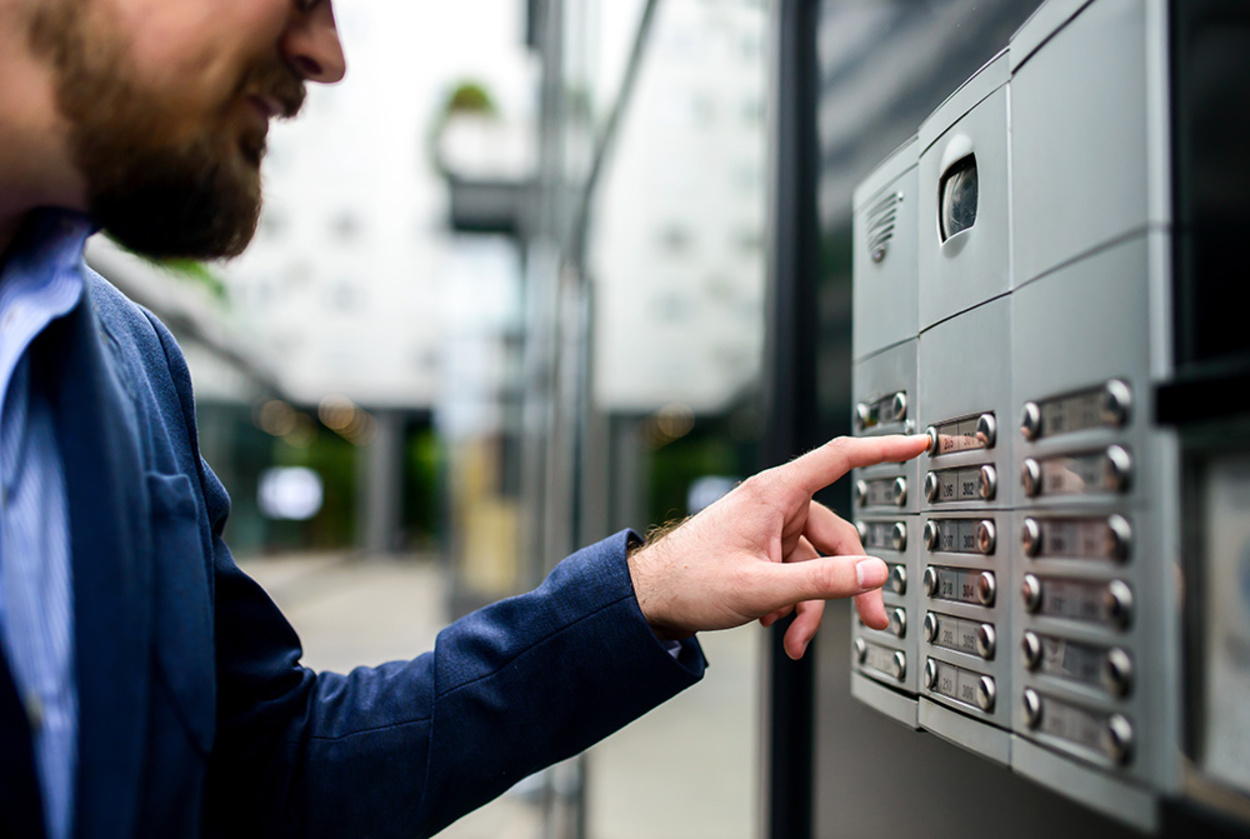 Sprech&shy;anlagen bei Muster Elektro in Musterstadt